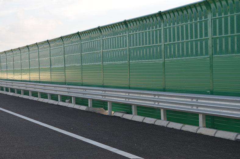 <a href=http://m.amghmuz.cn/news_article?news_id=135>隔聲屏障</a>